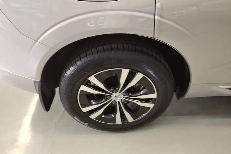 Used Volvo XC60 2023 B5 4x4 Smart Luxury Edition Right Rear Wheel Hub
