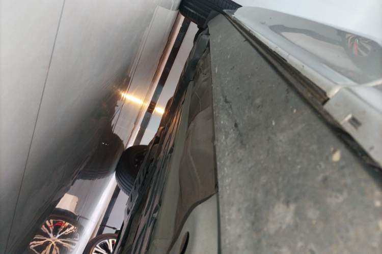 Used Volvo XC60 2023 B5 4x4 Smart Luxury Edition Right Side Sill