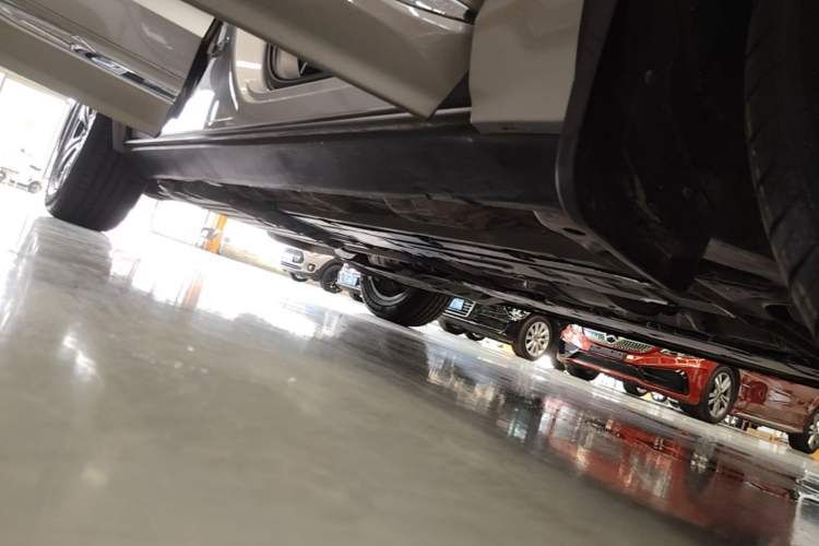 Used Volvo XC60 2023 B5 4x4 Smart Luxury Edition Right Side Sill