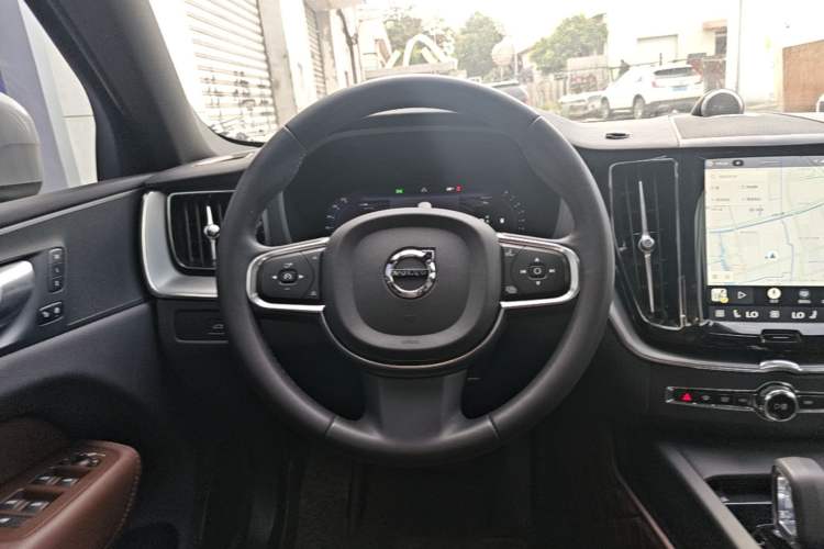 Used Volvo XC60 2023 B5 4x4 Smart Luxury Edition Steering Wheel