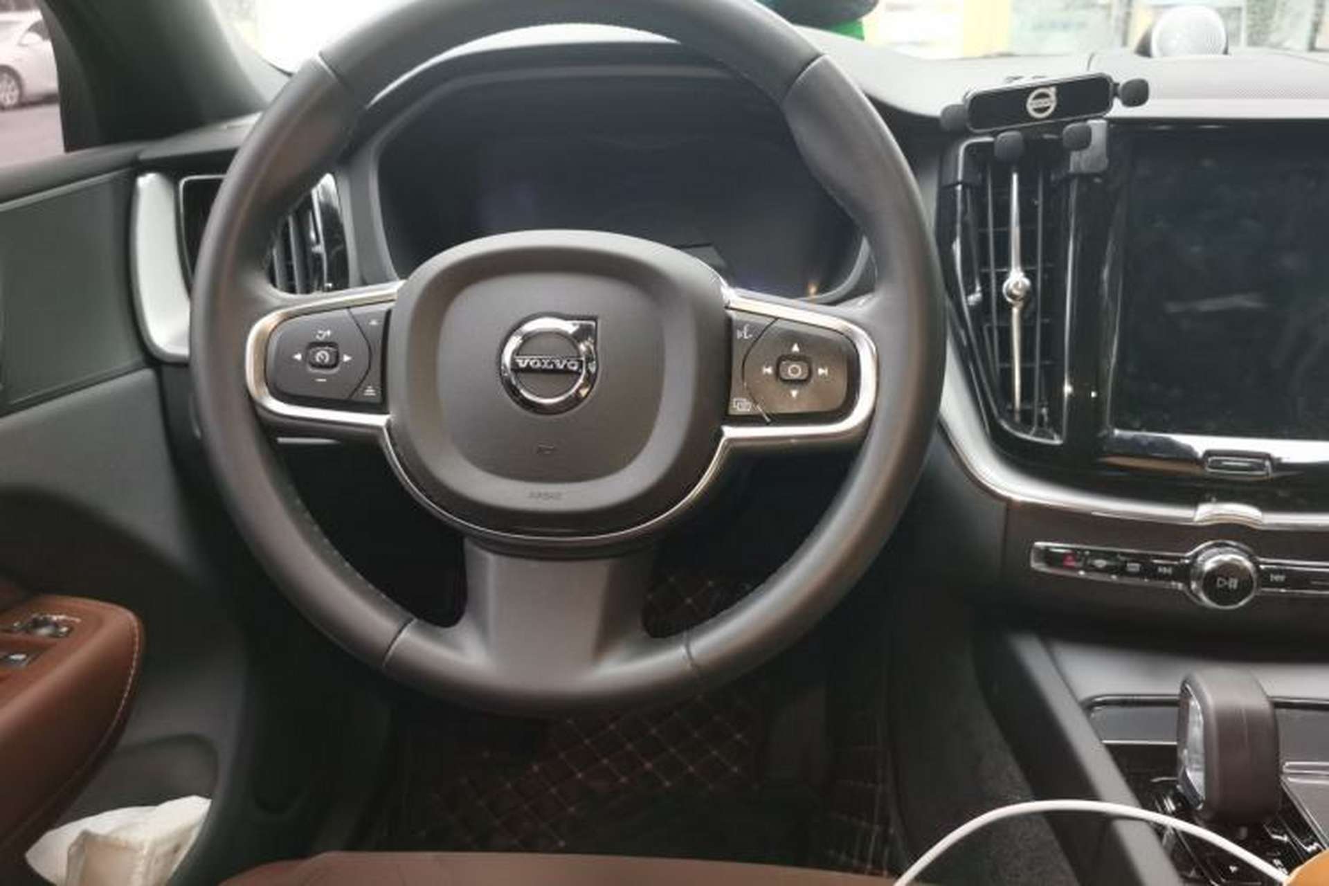 Used Volvo XC60 2023 B5 4x4 Smart Luxury Edition Steering Wheel