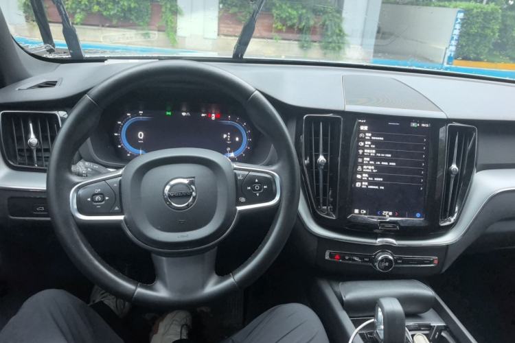 Used Volvo XC60 2023 B5 4x4 Smart Luxury Edition Steering Wheel