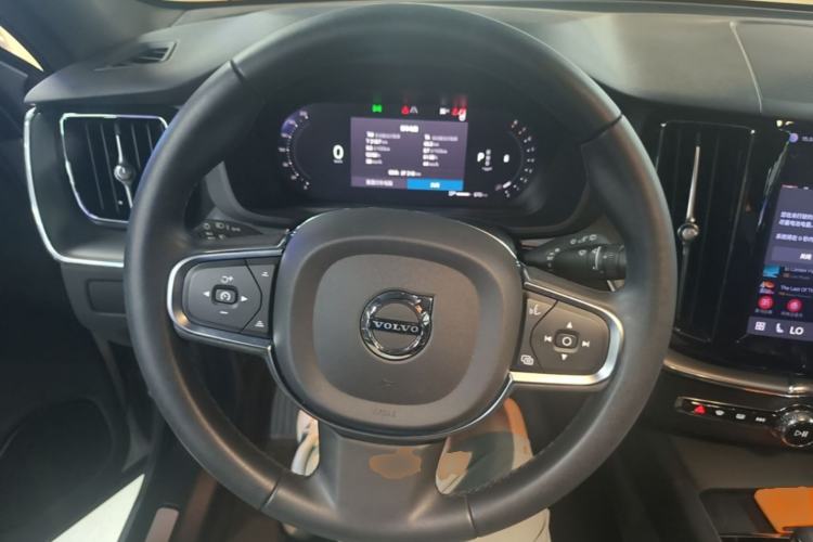 Used Volvo XC60 2023 B5 4x4 Smart Luxury Edition Steering Wheel
