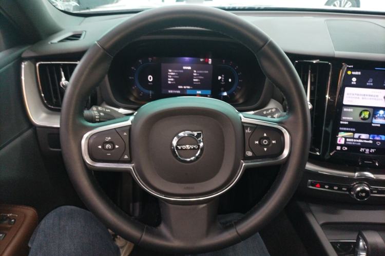 Used Volvo XC60 2023 B5 4x4 Smart Luxury Edition Steering Wheel
