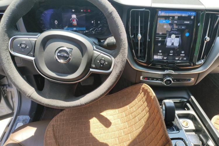 Used Volvo XC60 2023 B5 4x4 Smart Luxury Edition Steering Wheel