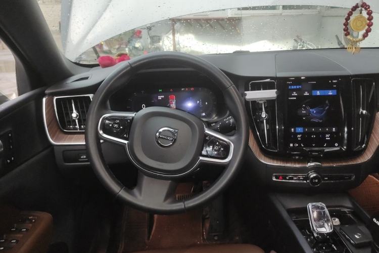 Used Volvo XC60 2023 B5 4x4 Smart Luxury Edition Steering Wheel