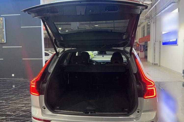Used Volvo XC60 2023 B5 4x4 Smart Luxury Edition Trunk
