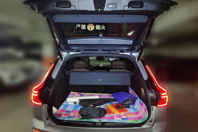 Used Volvo XC60 2023 B5 4x4 Zhiyi Sport Edition Trunk