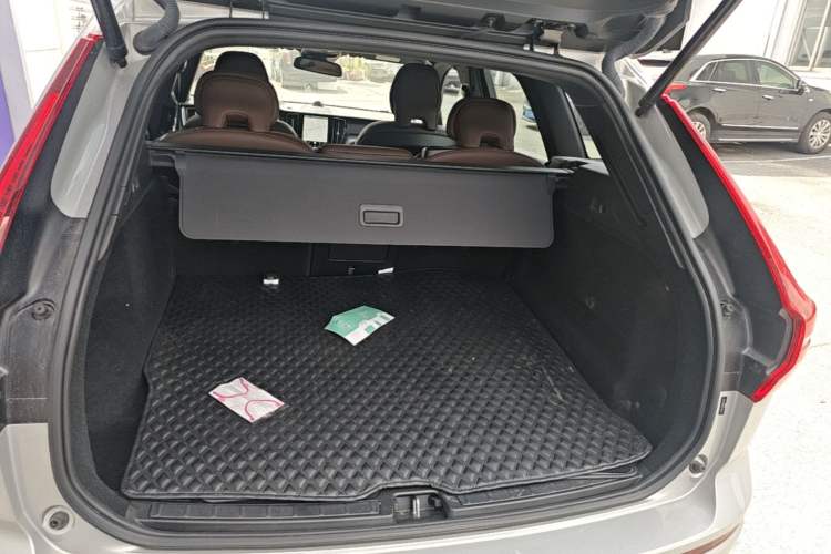 Used Volvo XC60 2023 B5 4x4 Smart Luxury Edition Trunk