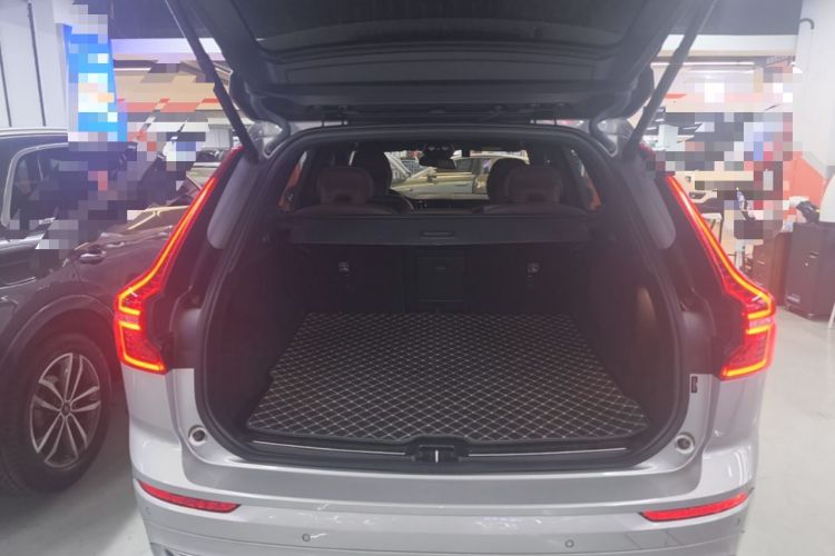 Used Volvo XC60 2023 B5 4x4 Smart Luxury Edition Trunk