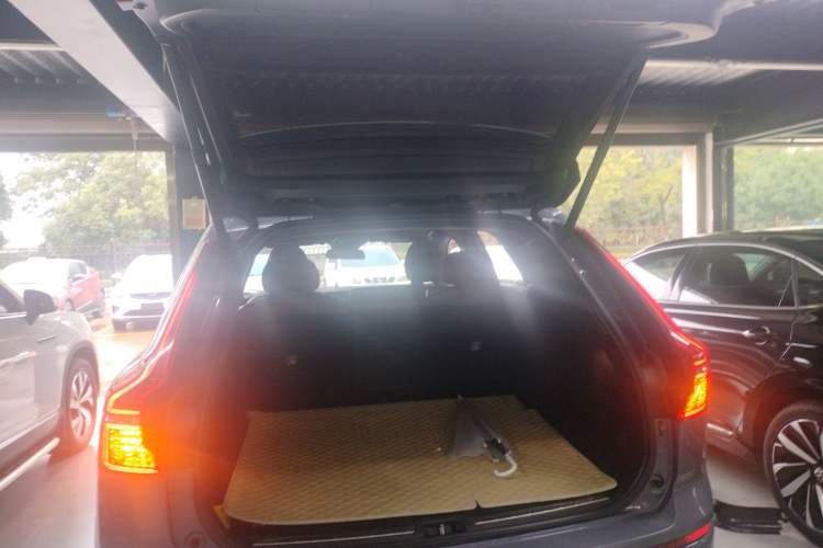 Used Volvo XC60 2023 B5 4x4 Smart Luxury Edition Trunk