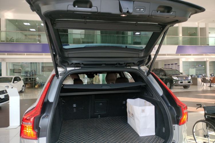 Used Volvo XC60 2023 B5 4x4 Smart Luxury Edition Trunk