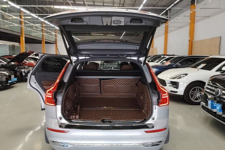 Used Volvo XC60 2023 B5 4x4 Smart Luxury Edition Trunk