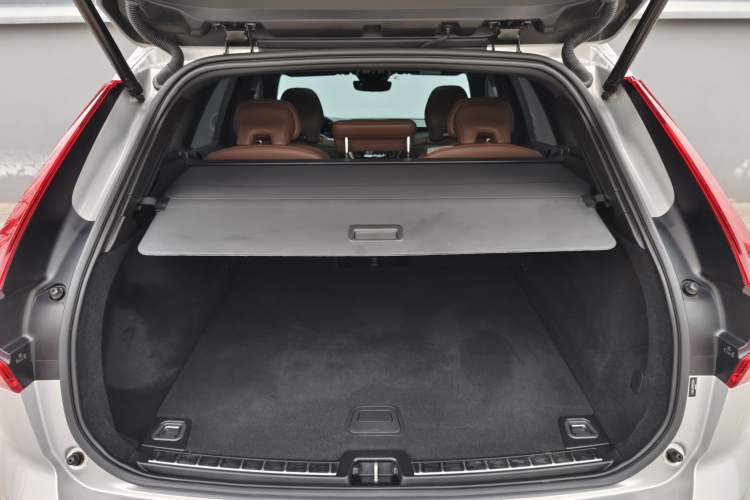 Used Volvo XC60 2023 B5 4x4 Smart Luxury Edition Trunk