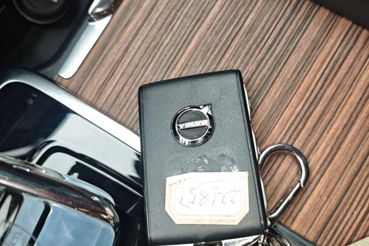 Used Volvo XC60 2023 B5 4x4 Smart Luxury Edition Vehicle Key