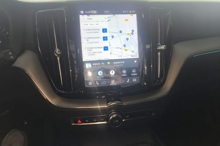 Used Volvo XC60 2023 B5 4x4 SmartDrive Sport Edition Audio And AC Panel