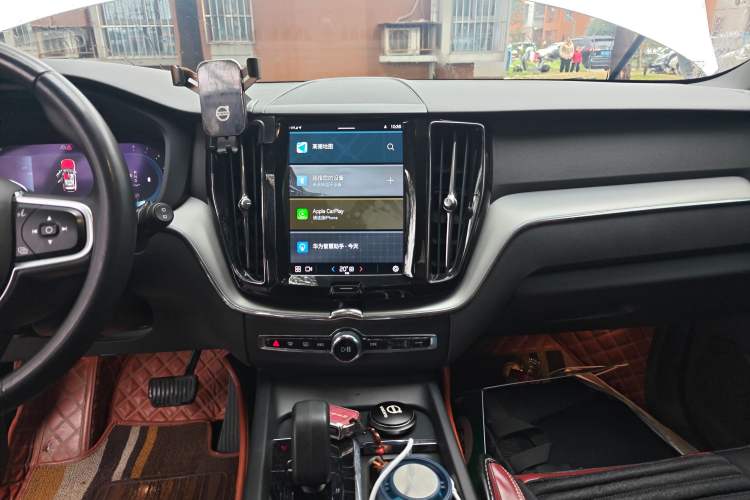 Used Volvo XC60 2023 B5 4x4 Smart Luxury Edition Audio And AC Panel