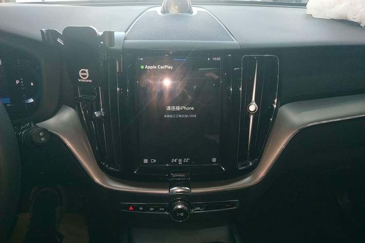Used Volvo XC60 2023 B5 4x4 Smart Luxury Edition Audio And AC Panel