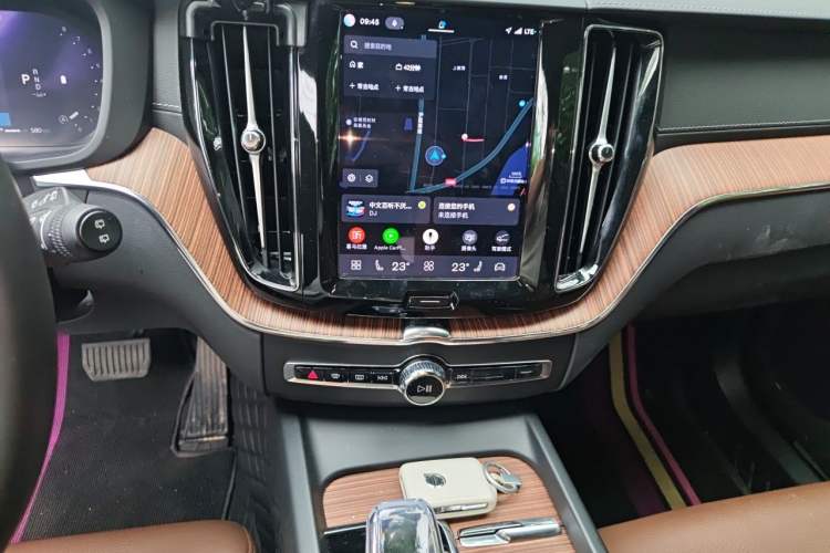 Used Volvo XC60 2023 B5 4x4 SmartDrive Sport Edition Audio And AC Panel