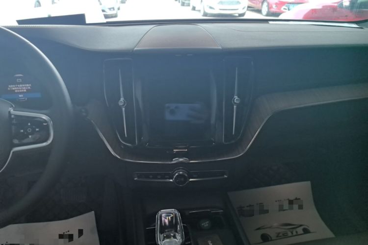 Used Volvo XC60 2023 B5 4x4 Smart Luxury Edition Audio And AC Panel