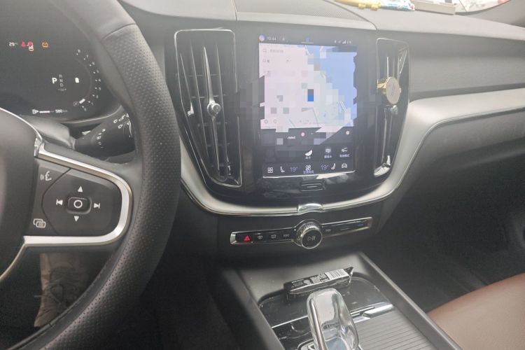 Used Volvo XC60 2023 B5 4x4 Smart Luxury Edition Audio And AC Panel