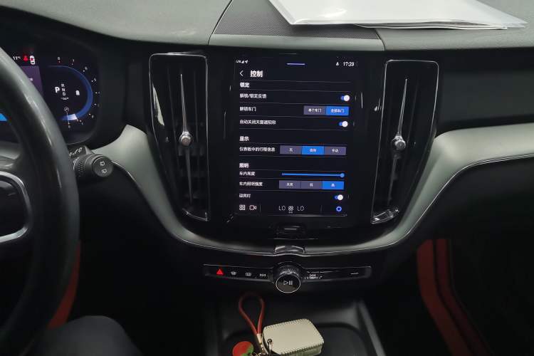 Used Volvo XC60 2023 B5 4x4 Smart Luxury Edition Audio And AC Panel