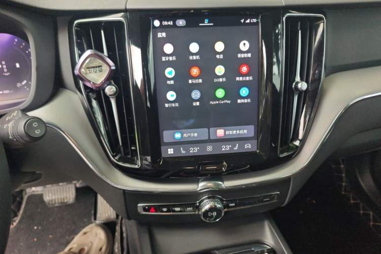 Used Volvo XC60 2023 B5 4x4 Smart Luxury Edition Audio And AC Panel