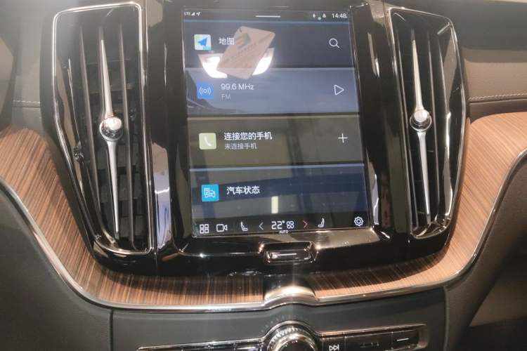 Used Volvo XC60 2023 B5 4x4 Smart Luxury Edition Audio And AC Panel