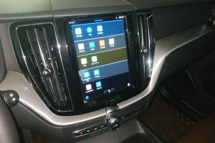 Used Volvo XC60 2023 B5 4x4 Smart Luxury Edition Audio And AC Panel