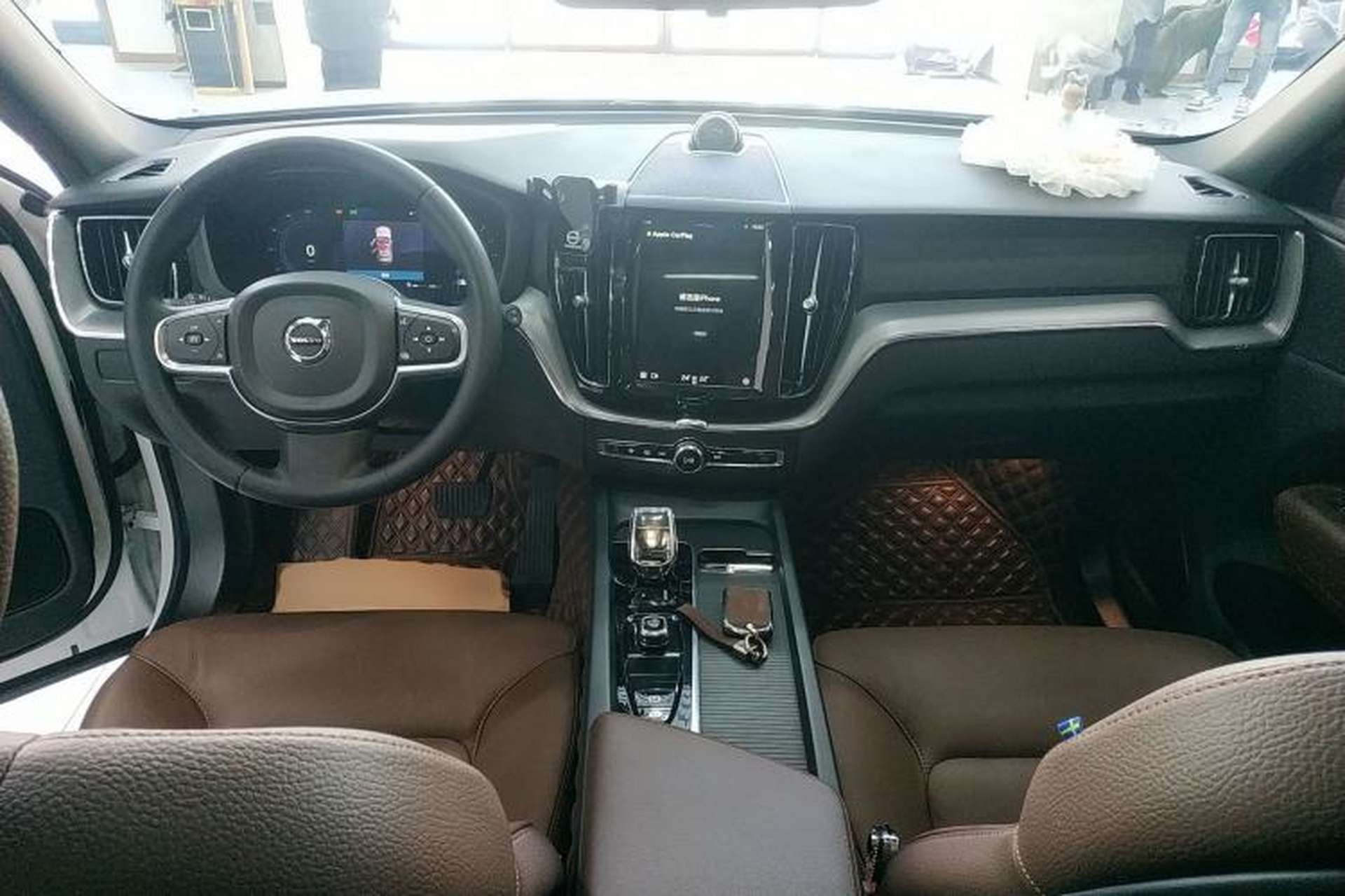 Used Volvo XC60 2023 B5 4x4 Smart Luxury Edition Center Console