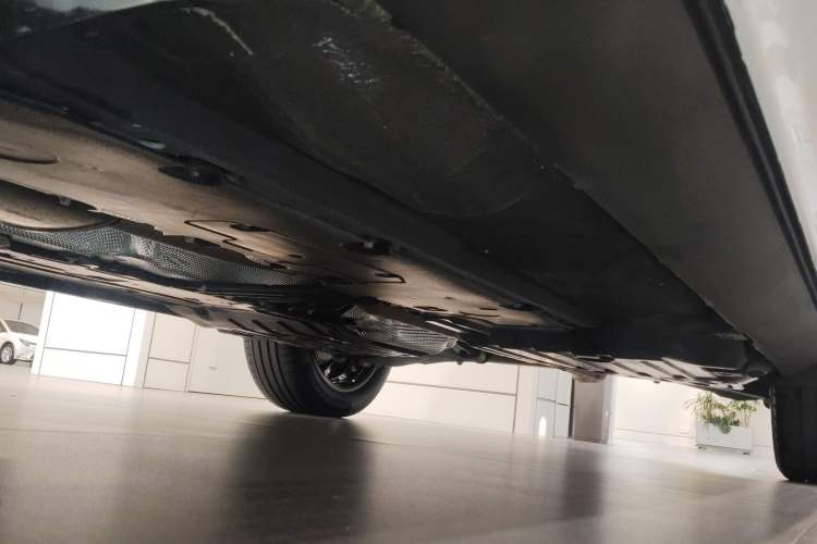 Used Volvo XC60 2023 B5 4x4 Smart Luxury Edition Chassis Front Left