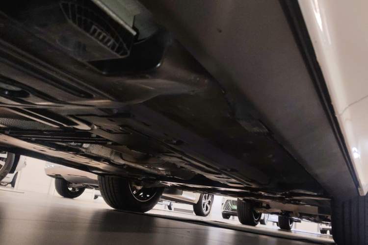 Used Volvo XC60 2023 B5 4x4 Smart Luxury Edition Chassis Rear Right