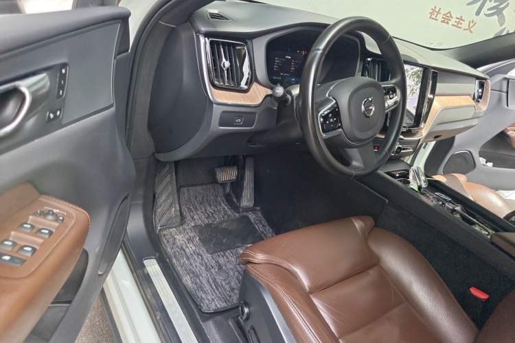 Used Volvo XC60 2023 B5 4x4 Smart Luxury Edition Driver Seat
