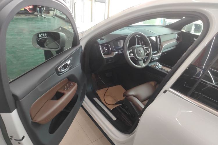 Used Volvo XC60 2023 B5 4x4 Smart Luxury Edition Driver Seat