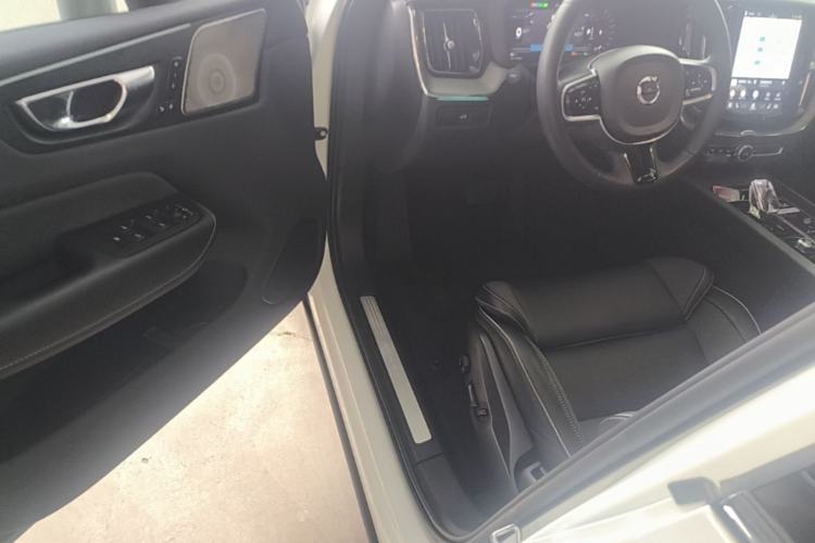 Used Volvo XC60 2023 B5 4x4 SmartDrive Sport Edition Driver Seat