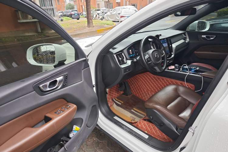 Used Volvo XC60 2023 B5 4x4 Smart Luxury Edition Driver Seat
