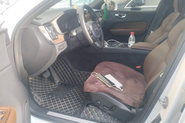 Used Volvo XC60 2023 B5 4x4 Smart Luxury Edition Driver Seat