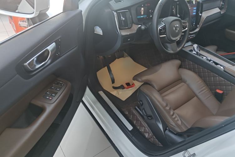 Used Volvo XC60 2023 B5 4x4 Smart Luxury Edition Driver Seat
