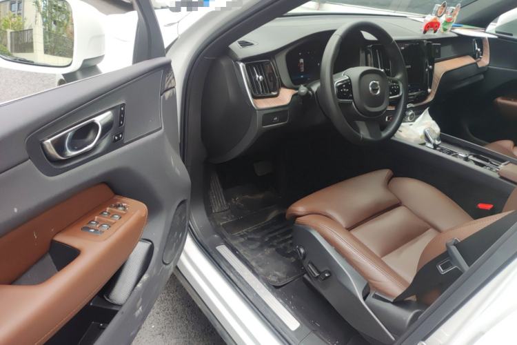 Used Volvo XC60 2023 B5 4x4 Smart Luxury Edition Driver Seat