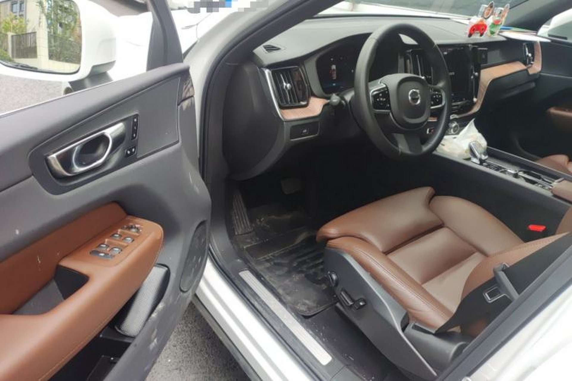 Used Volvo XC60 2023 B5 4x4 Smart Luxury Edition Driver Seat