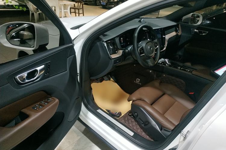Used Volvo XC60 2023 B5 4x4 Smart Luxury Edition Driver Seat