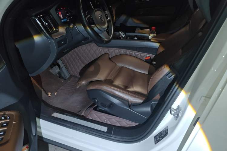 Used Volvo XC60 2023 B5 4x4 Smart Luxury Edition Driver Seat