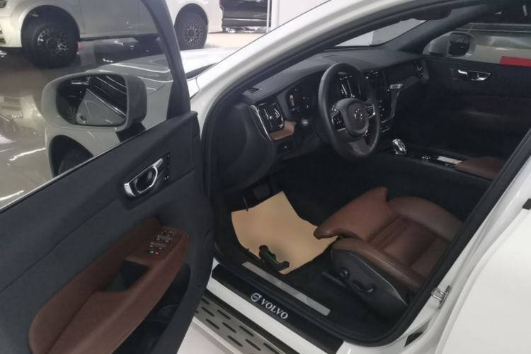 Used Volvo XC60 2023 B5 4x4 Smart Luxury Edition Driver Seat