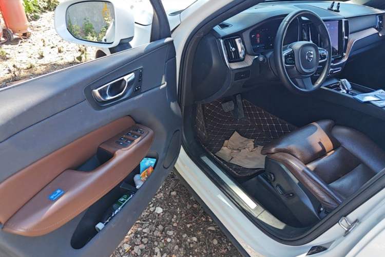 Used Volvo XC60 2023 B5 4x4 Smart Luxury Edition Driver Seat
