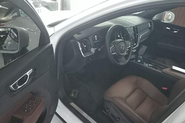 Used Volvo XC60 2023 B5 4x4 Smart Luxury Edition Driver Seat