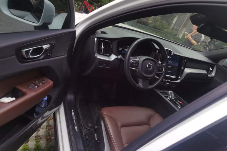 Used Volvo XC60 2023 B5 4x4 Smart Luxury Edition Driver Seat