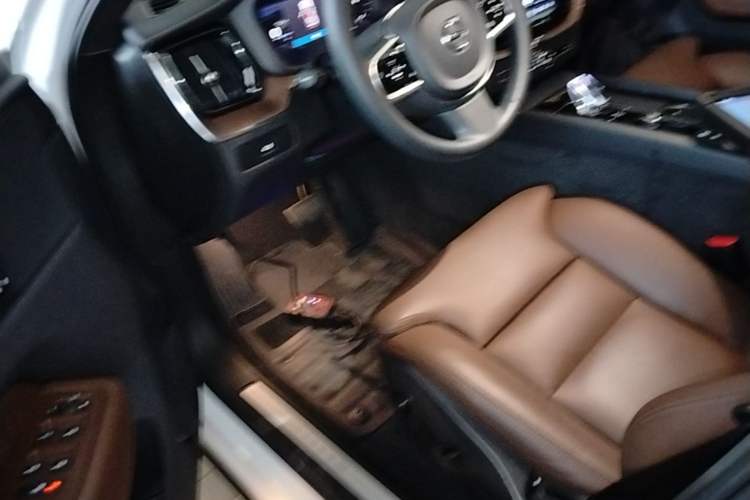 Used Volvo XC60 2023 B5 4x4 Smart Luxury Edition Driver Seat