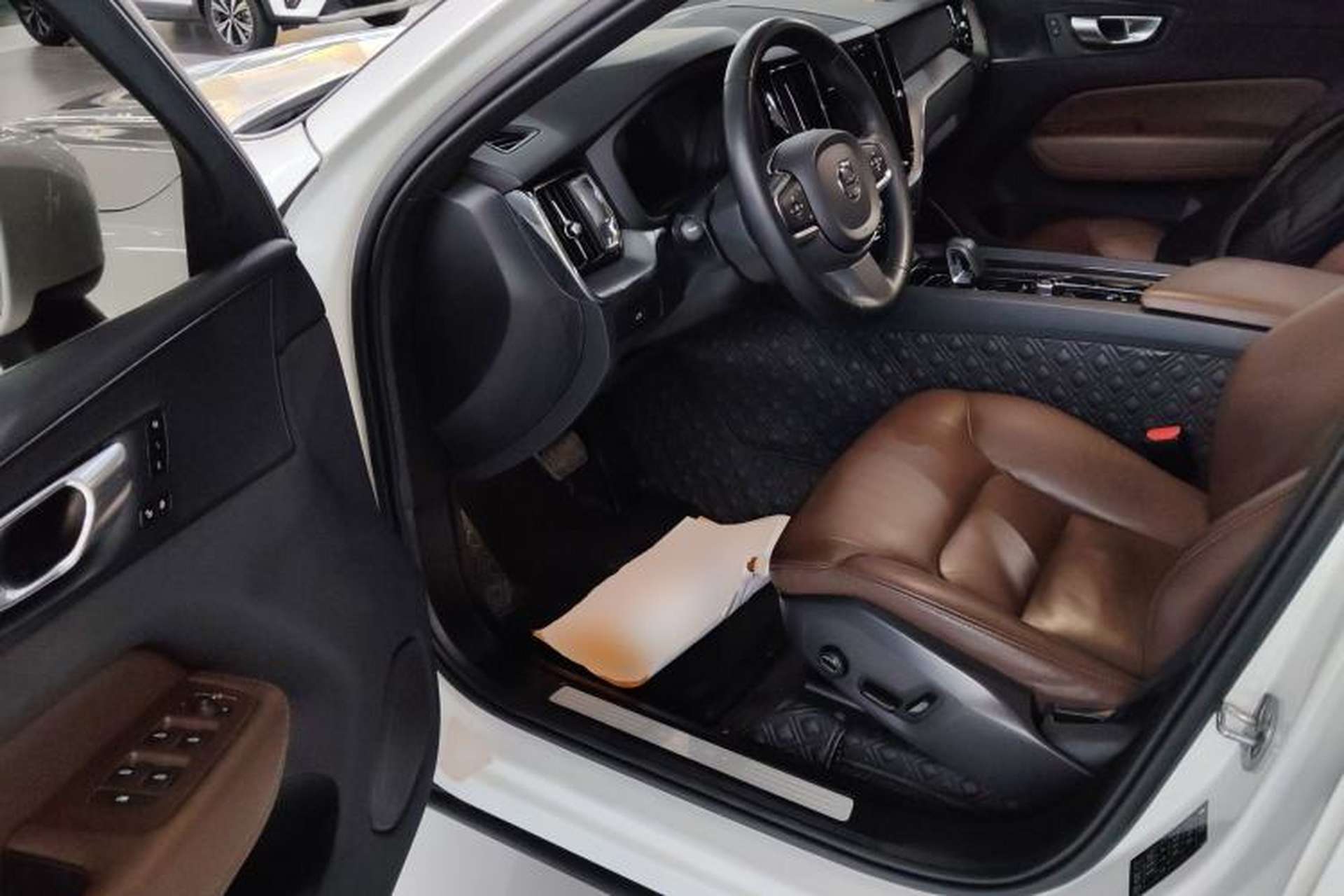 Used Volvo XC60 2023 B5 4x4 Smart Luxury Edition Driver Seat
