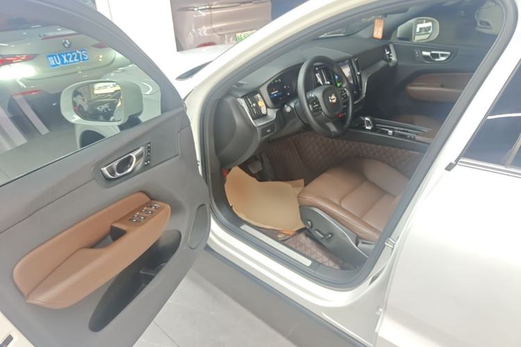 Used Volvo XC60 2023 B5 4x4 Smart Luxury Edition Driver Seat