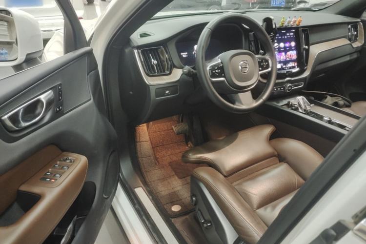 Used Volvo XC60 2023 B5 4x4 Smart Luxury Edition Driver Seat